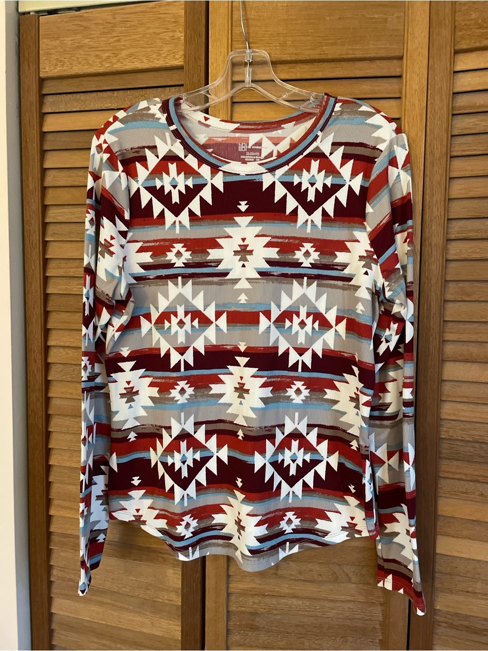 No Boundaries Aztec Top EUC.